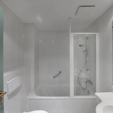 Birgit Mitte Hotell 3*