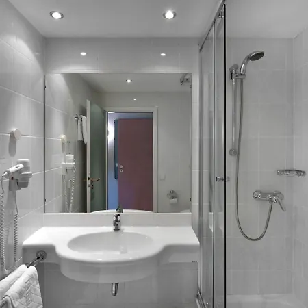 Hotell Birgit Mitte 3*
